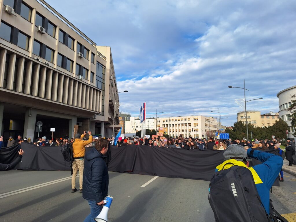 Poruka sa današnjeg protesta u Novom Sadu : Samo oni koji su se prodali veruju da svi mogu da se kupe