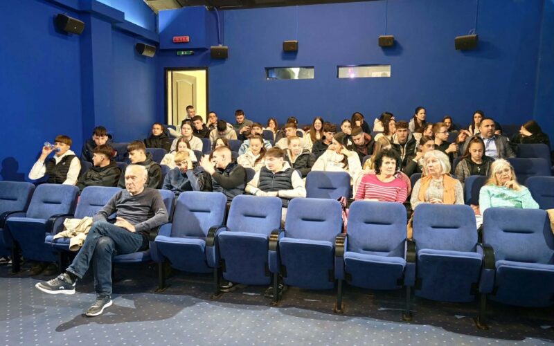 U znak sećanja na stradale Srbe na Kosovu i Metohiji  u martovskom pogromu, prikazan film “Krst sa Kosova”
