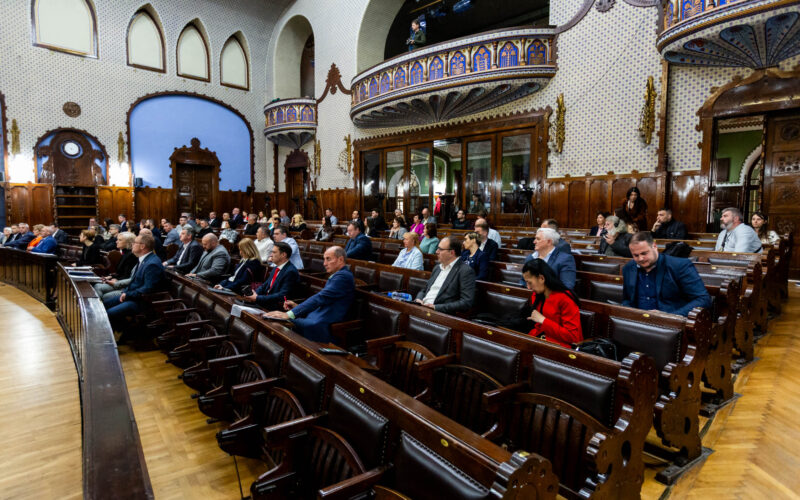 Dok opozicija misli da skupština mesecima ne radi u interesu građana pozicija smatra da je potražnja za novim stanovima velika